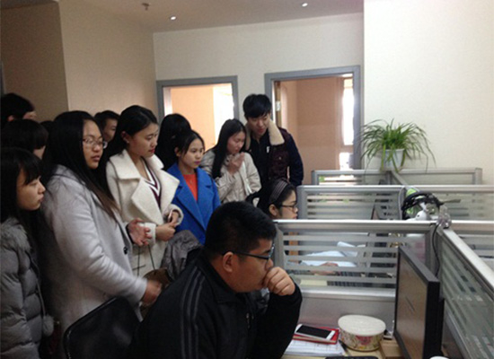 融创传媒-河北商贸学生代表团到公司学习